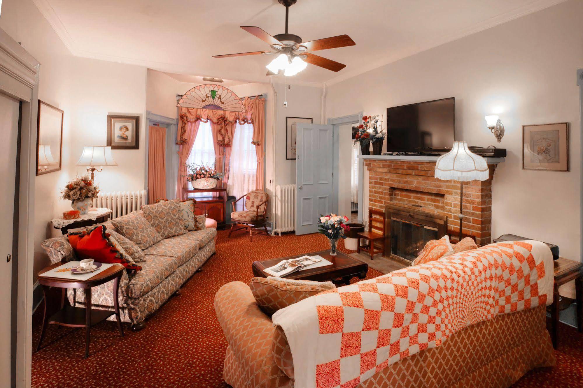 Antoinette'S Apartments & Suites Cape May Exteriör bild