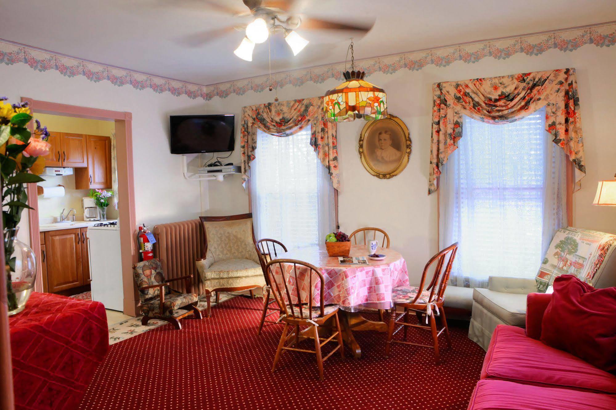 Antoinette'S Apartments & Suites Cape May Exteriör bild