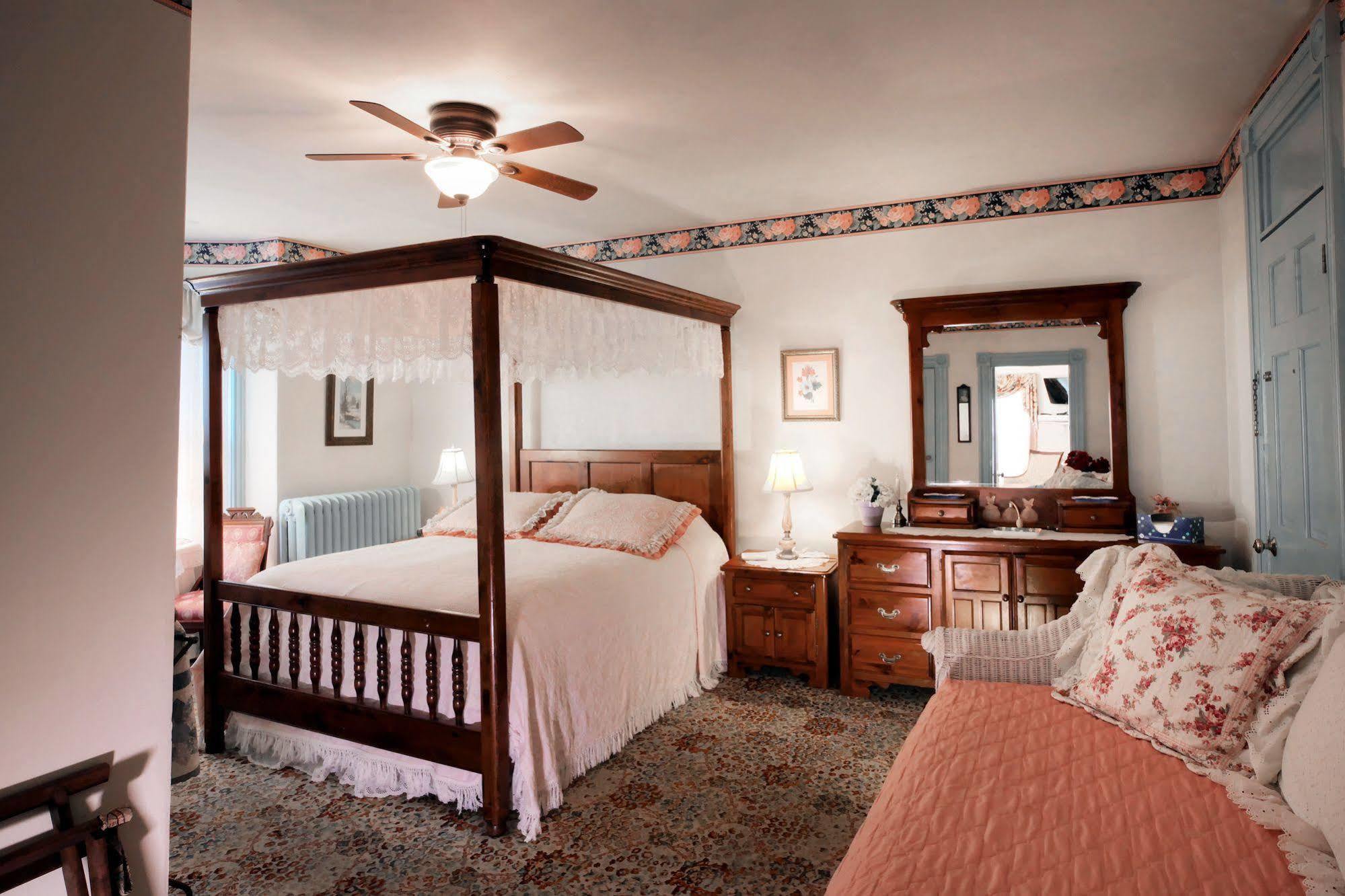 Antoinette'S Apartments & Suites Cape May Exteriör bild