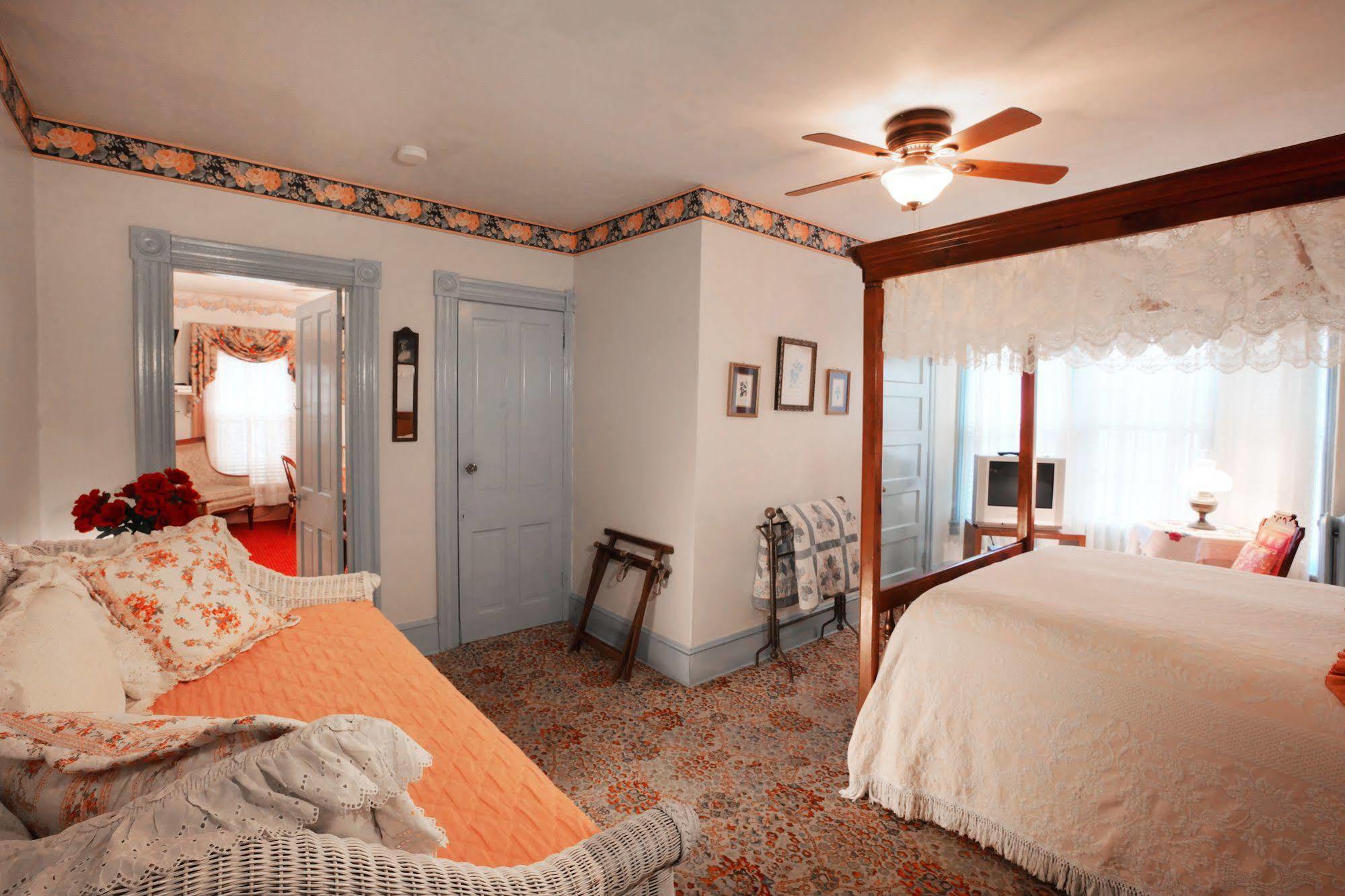 Antoinette'S Apartments & Suites Cape May Exteriör bild